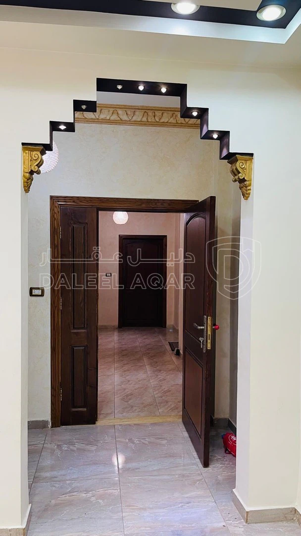 مبنى في منزل مستقل -الزرقاء - البتراوي - ثلاث طوابق -تسوية - 135,000 دأ - صورة 1